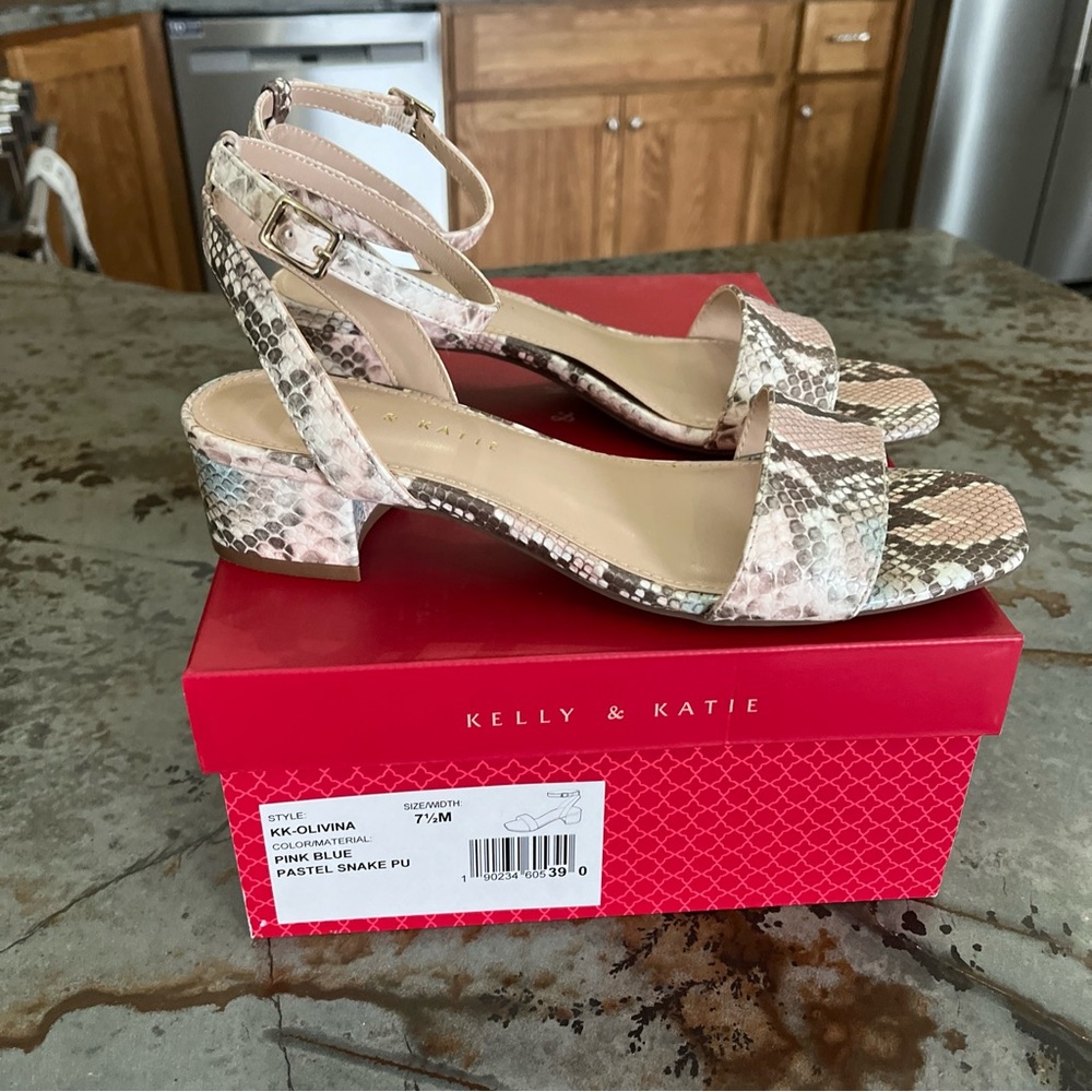 Kelly & Katie Olivina 7.5 M pink blue pastel snake PU